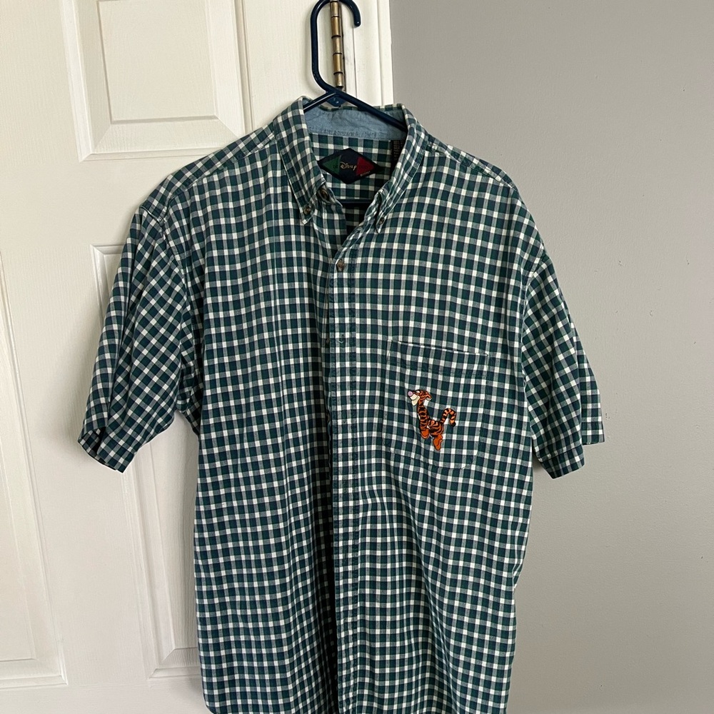 Disney store vintage Tigger mens Short sleeve shirt green Embroidered Tigger 😎